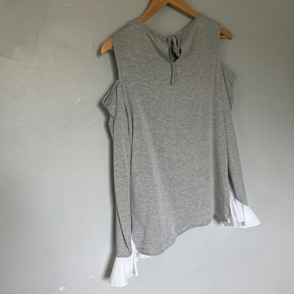 Scripted Cold-Shoulder Women's Top in Gray - Picture 4 of 8